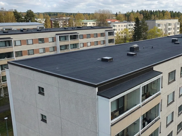 Taloyhtiön kattoremontti Hämeenlinnassa